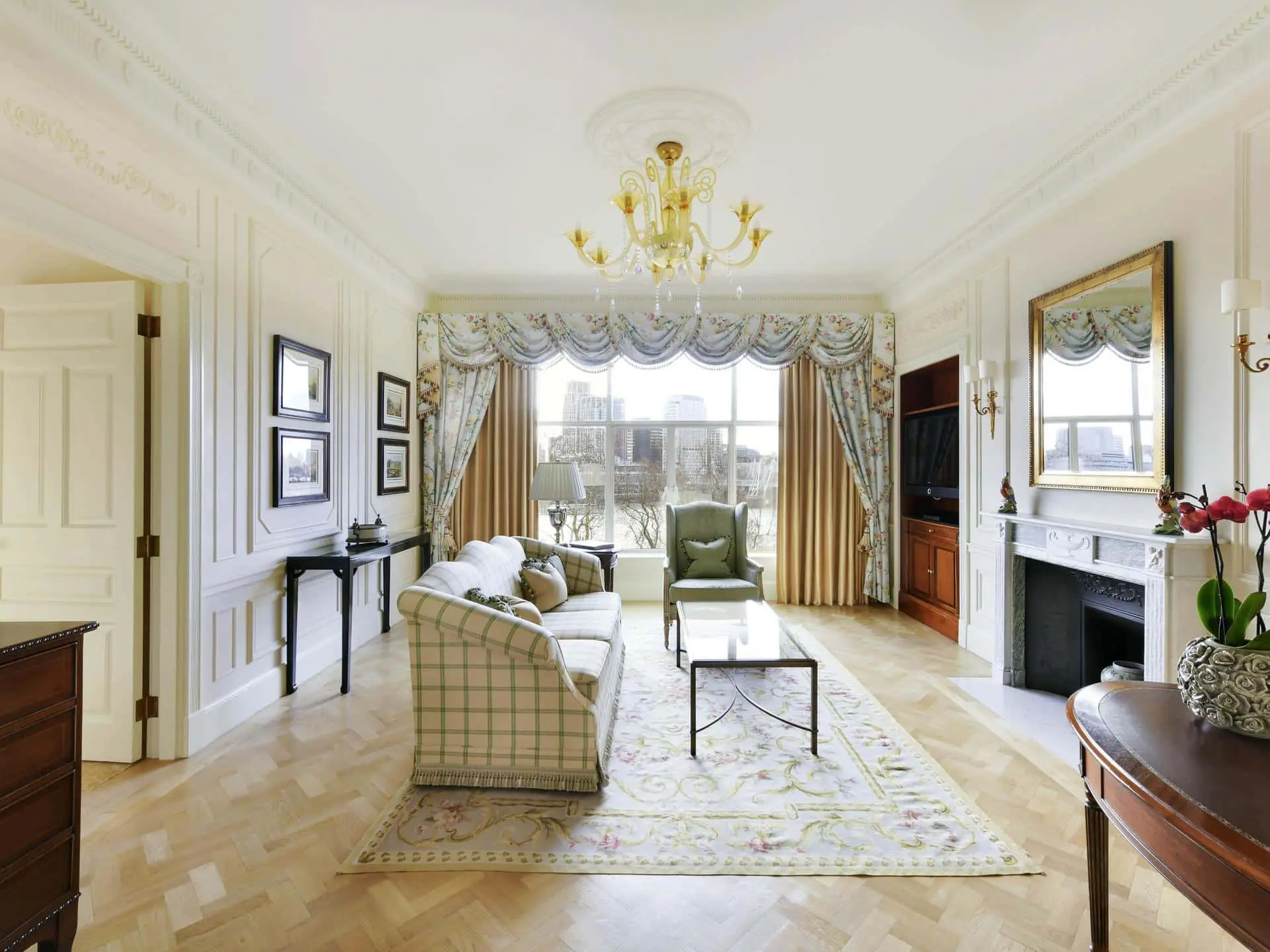 The Savoy_London_1-Bedroom Suite 04_VIP Trips for Kids