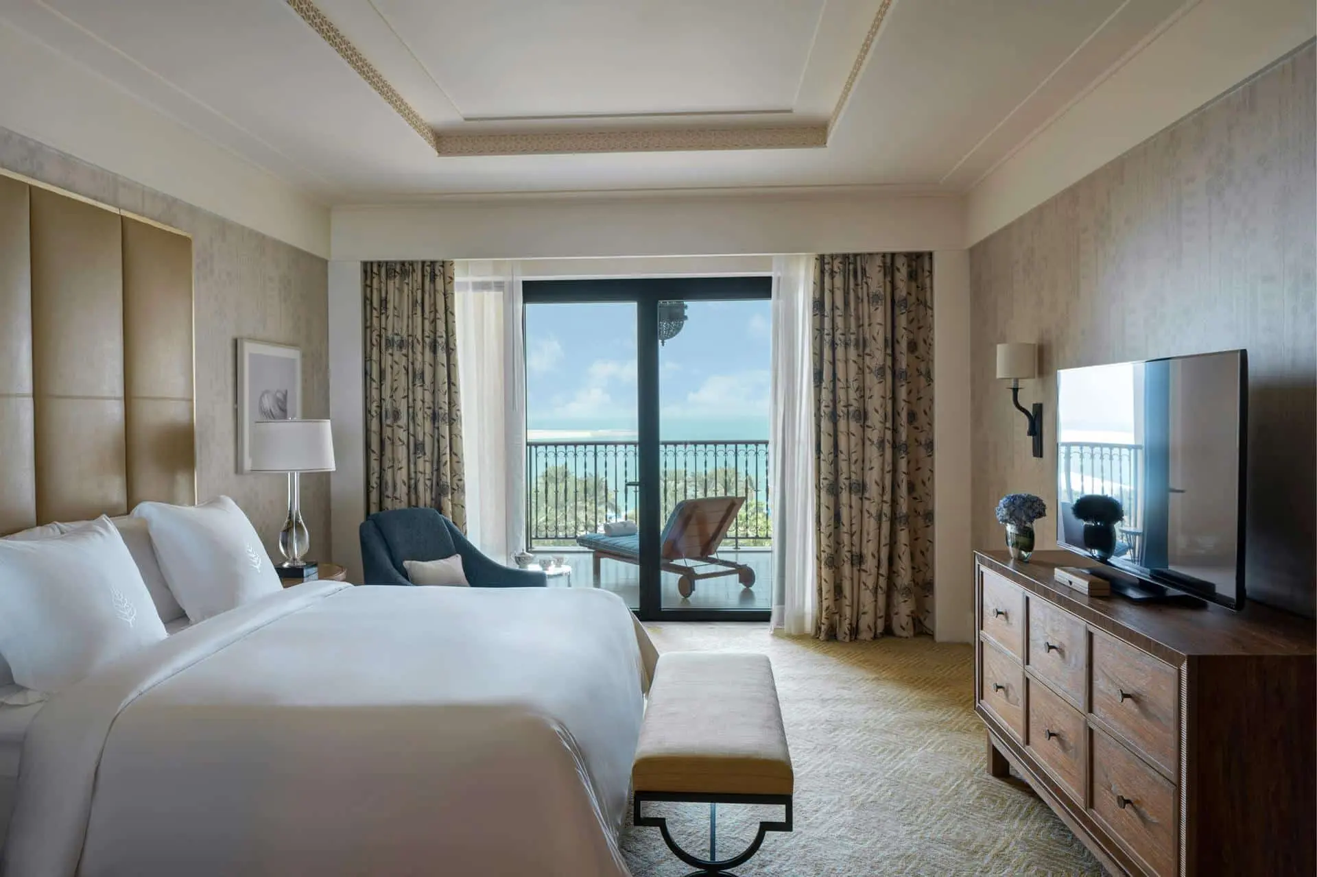 Jumeirah Sea View Suite 01