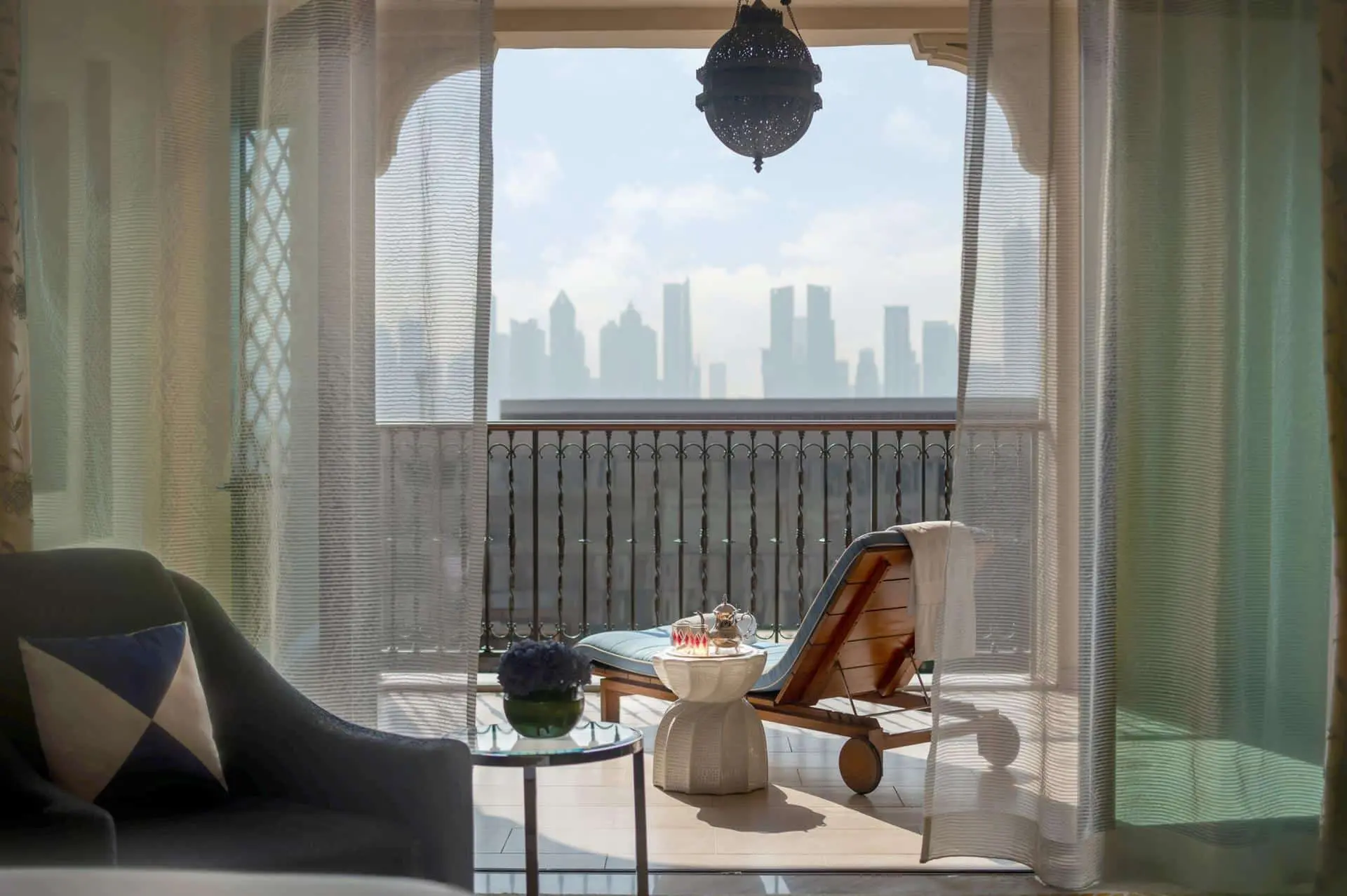 Jumeirah Skyline Suite 04