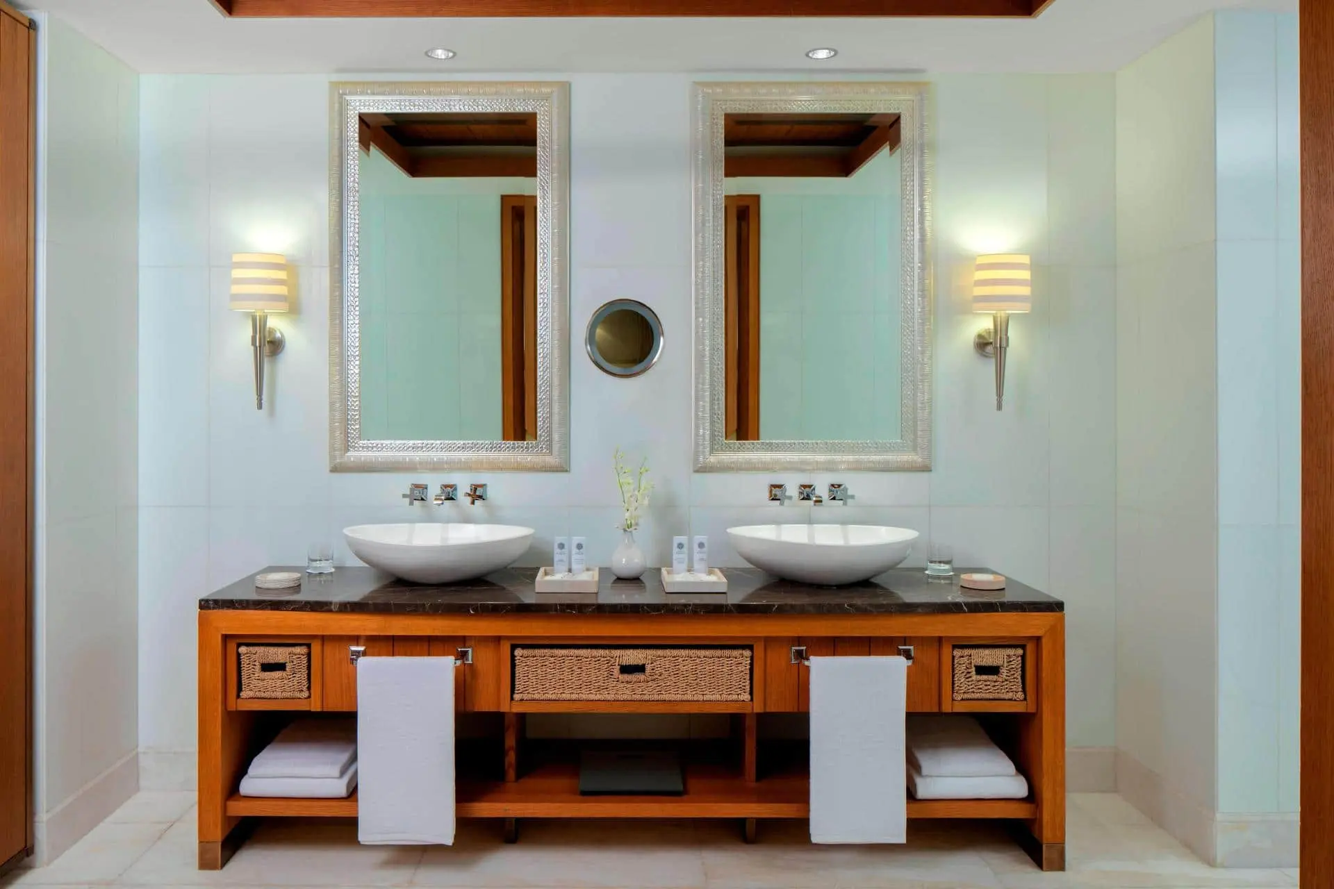 Astor Suite - Bathroom 01