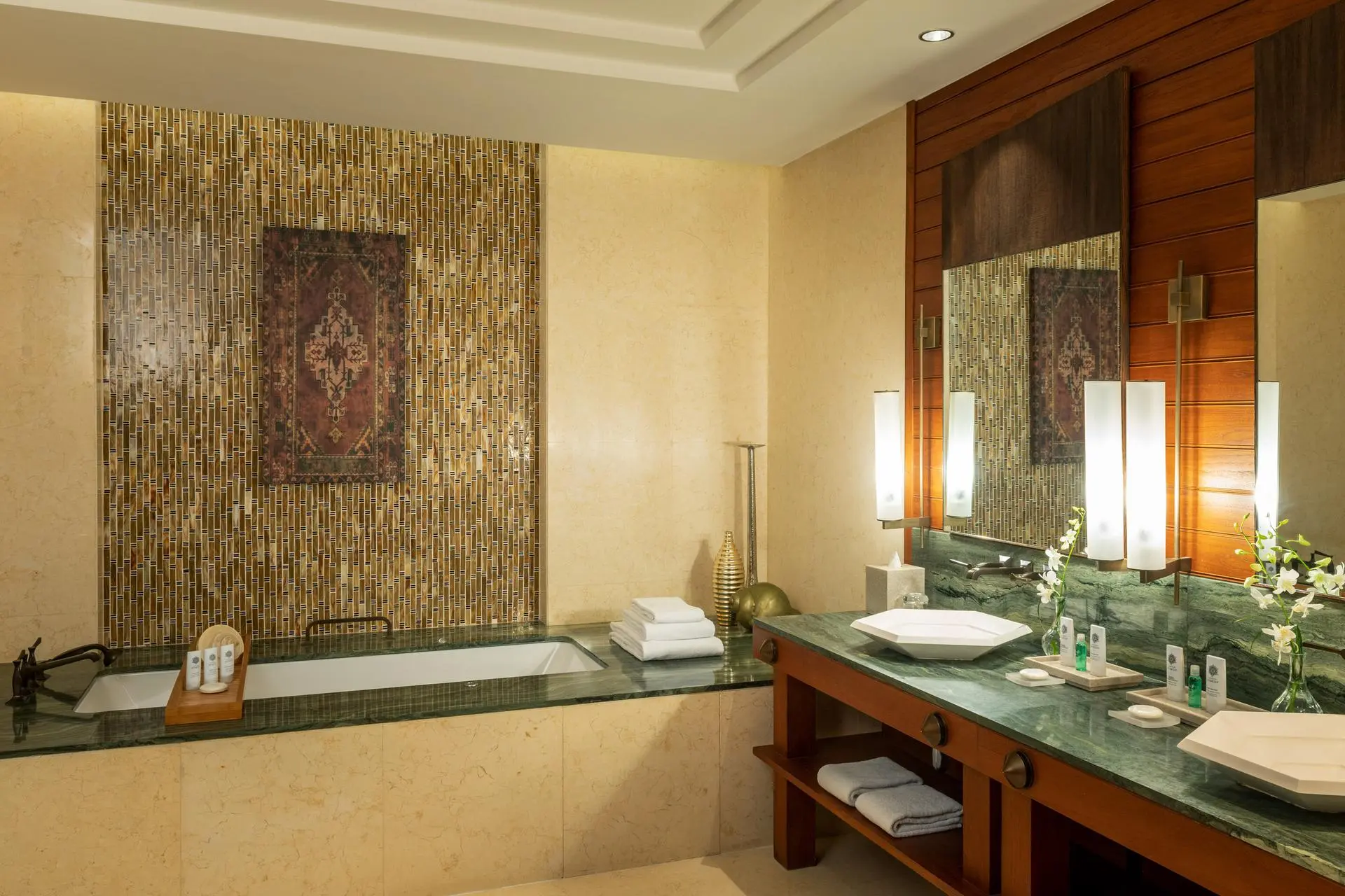 St Regis Executive Suite Bathroomn 01