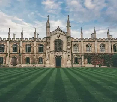 A bespoke Cotswolds storybook villages and Oxford University private family tour featuring exclusive day trip curation.