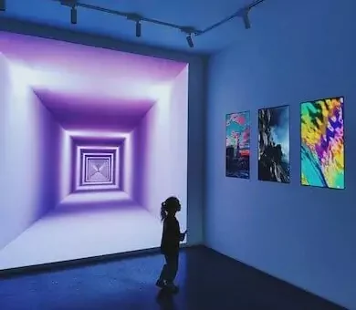 A luxury London private art gallery tour for families featuring engaging Art Master guiding.