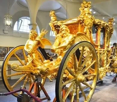 A luxury Royal Mews private tour for families exploring the historic royal carriages and working stables.